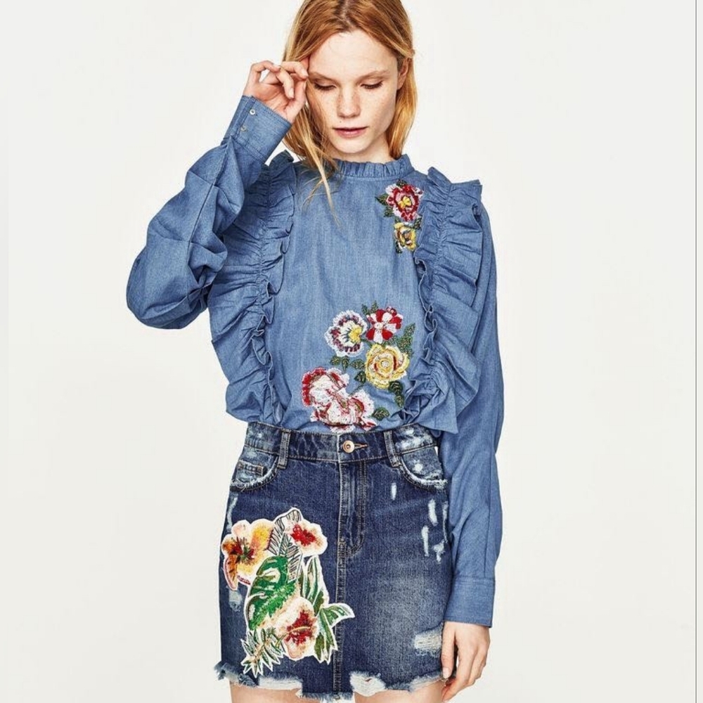 Zara Trafaluc Denimwear Chambray Ruffled Embroidered Floral Top, Size Small